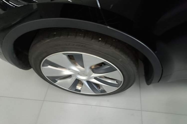 Used Tesla Model Y 2021 Revised Version 2 Long-Range All-Wheel-Drive Edition Right Rear Wheel Hub