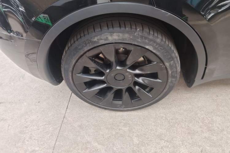 Used Tesla Model Y 2021 Standard Range Rear-Wheel Drive Version Right Rear Wheel Hub