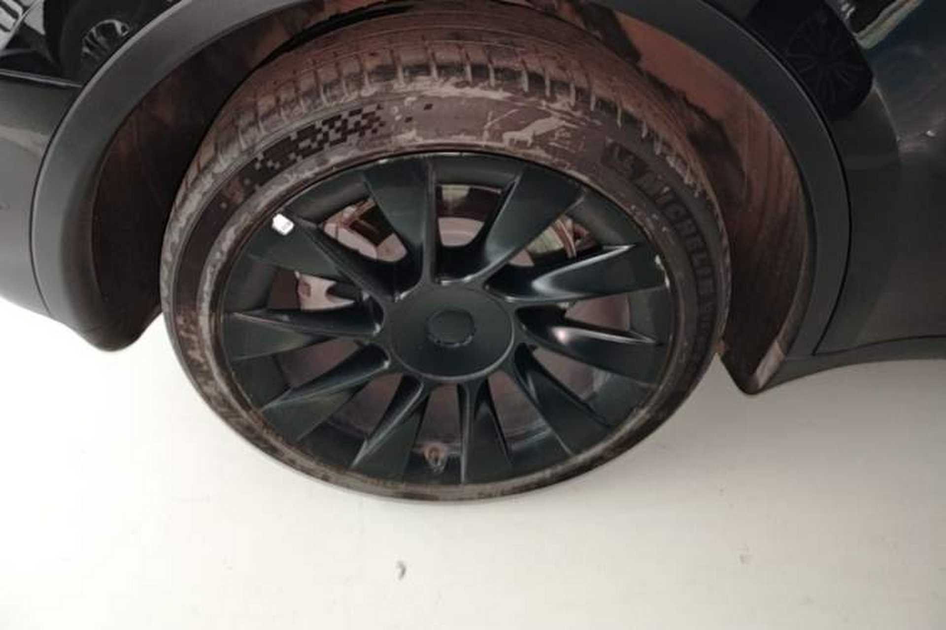 Used Tesla Model Y 2021 Long-Range All-Wheel-Drive Version Right Rear Wheel Hub