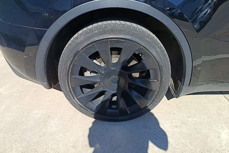 Used Tesla Model Y 2021 Standard Range Rear-Wheel Drive Version Right Rear Wheel Hub