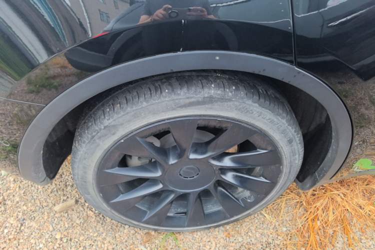 Used Tesla Model Y 2021 Standard Range Rear-Wheel Drive Version Right Rear Wheel Hub