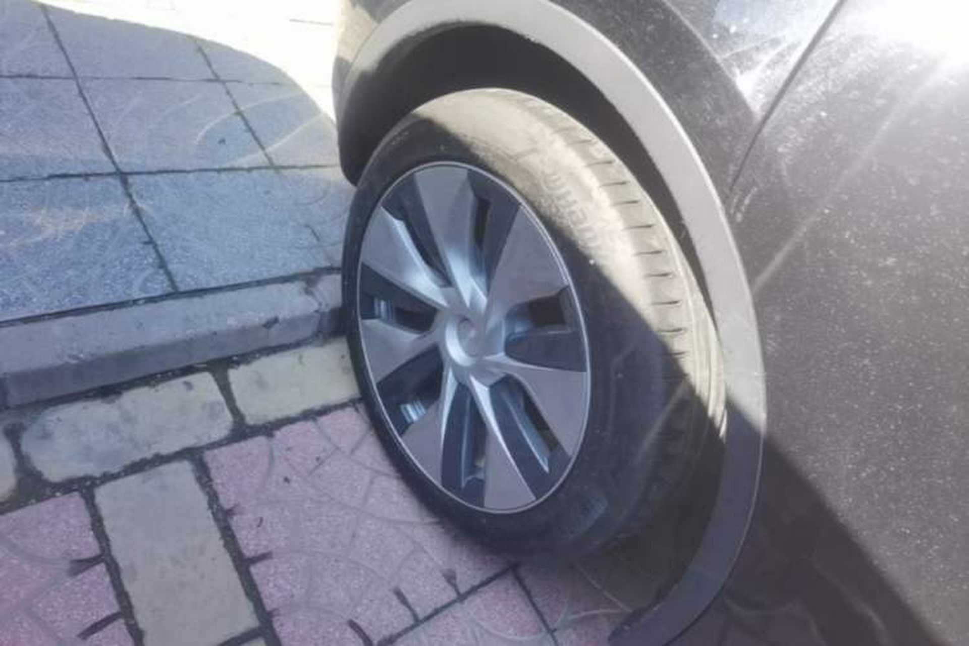Used Tesla Model Y 2021 Long-Range All-Wheel-Drive Version Right Rear Wheel Hub