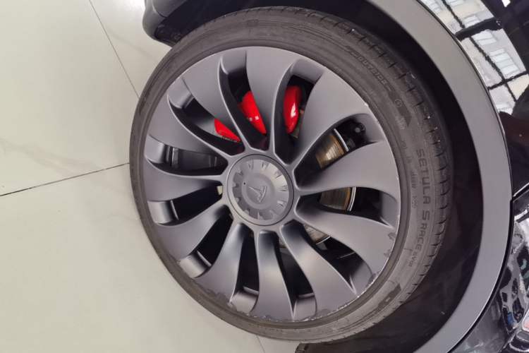 Used Tesla Model Y 2021 Performance High-Performance All-Wheel-Drive Version Right Rear Wheel Hub