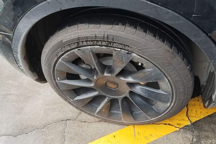Used Tesla Model Y 2021 Standard Range Rear-Wheel Drive Version Right Rear Wheel Hub