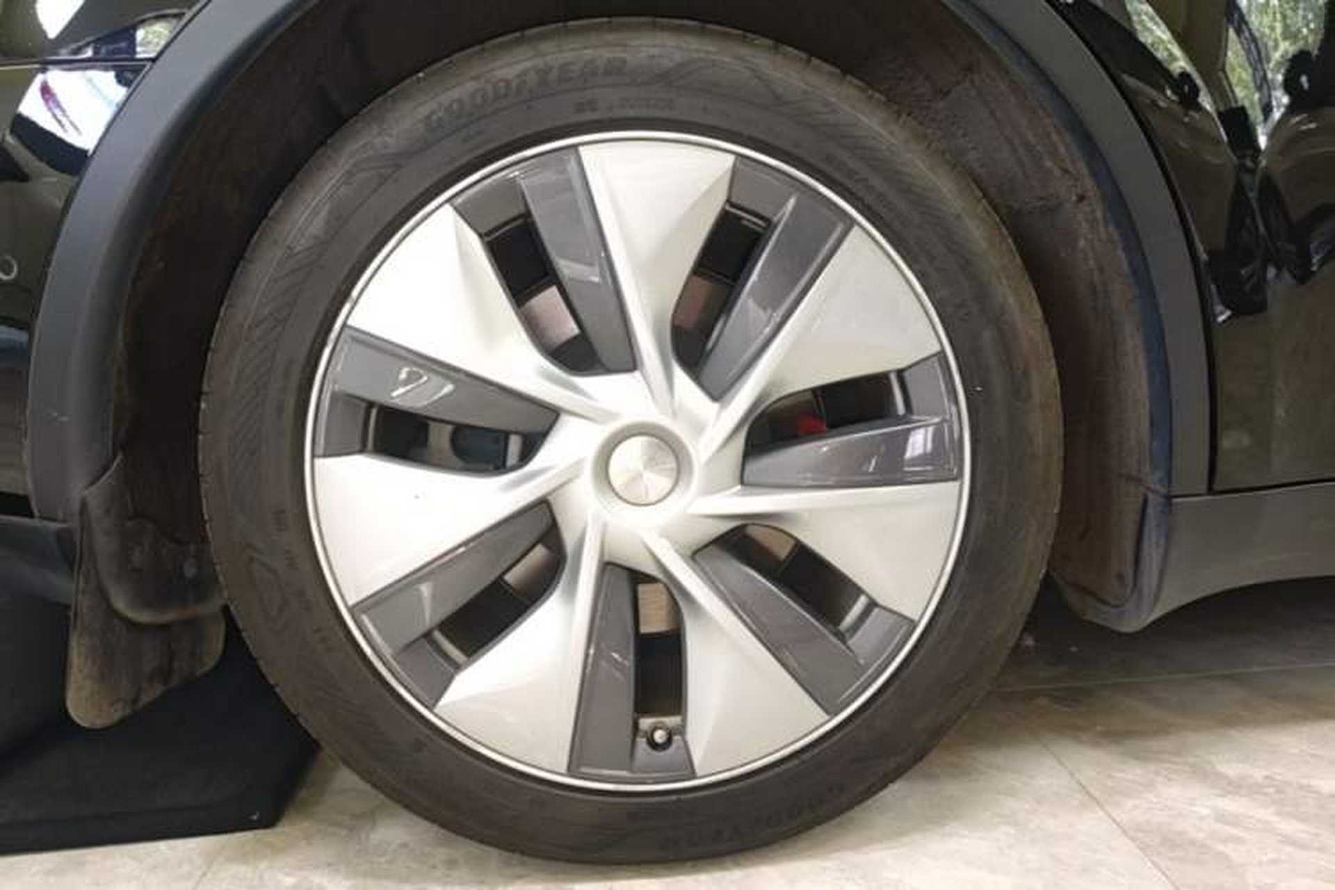 Used Tesla Model Y 2021 Standard Range Rear-Wheel Drive Version Right Rear Wheel Hub