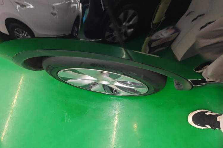 Used Tesla Model Y 2021 Long-Range All-Wheel-Drive Version 3D7 Right Rear Wheel Hub