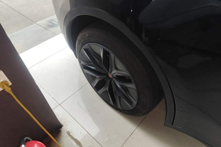 Used Tesla Model Y 2021 Standard Range Rear-Wheel Drive Version Right Rear Wheel Hub