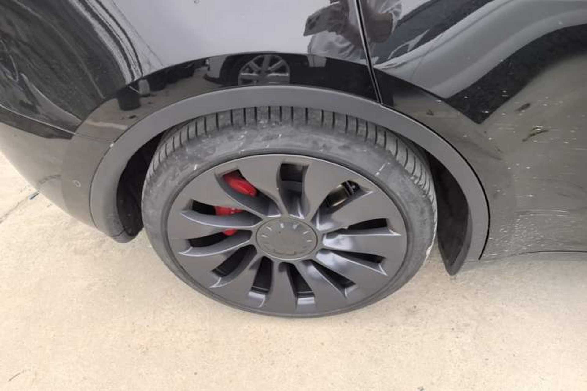 Used Tesla Model Y 2021 Performance High-Performance All-Wheel-Drive Version Right Rear Wheel Hub