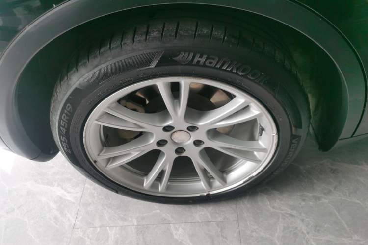 Used Tesla Model Y 2021 Standard Range Rear-Wheel Drive Version Right Rear Wheel Hub