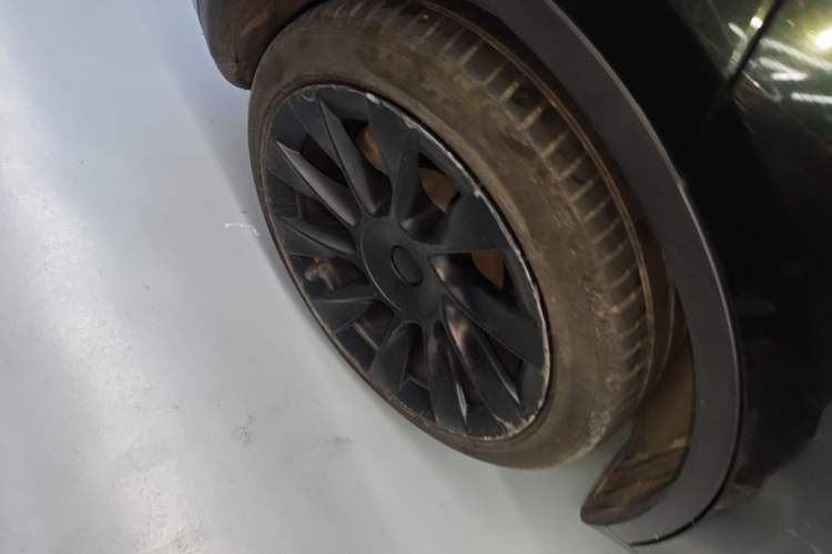 Used Tesla Model Y 2021 Standard Range Rear-Wheel Drive Version Right Rear Wheel Hub
