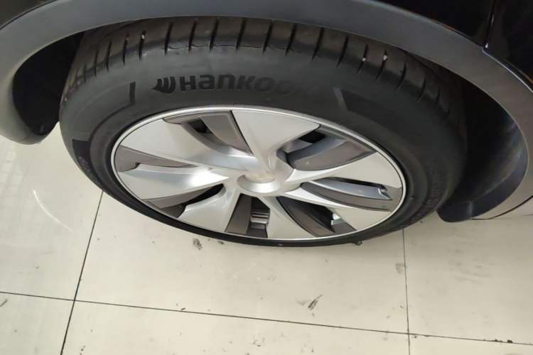 Used Tesla Model Y 2021 Standard Range Rear-Wheel Drive Version Right Rear Wheel Hub