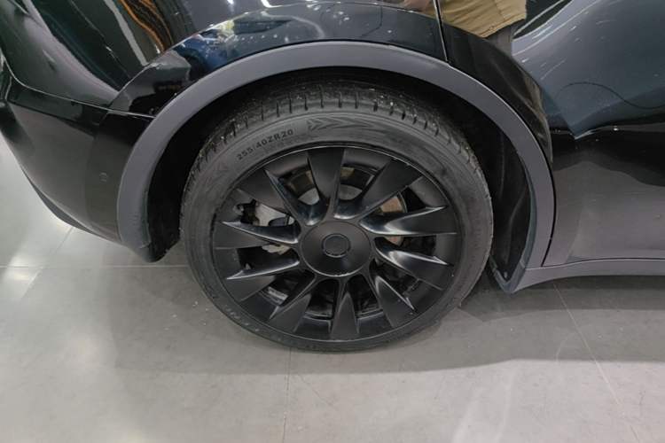 Used Tesla Model Y 2021 Standard Range Rear-Wheel Drive Version Right Rear Wheel Hub