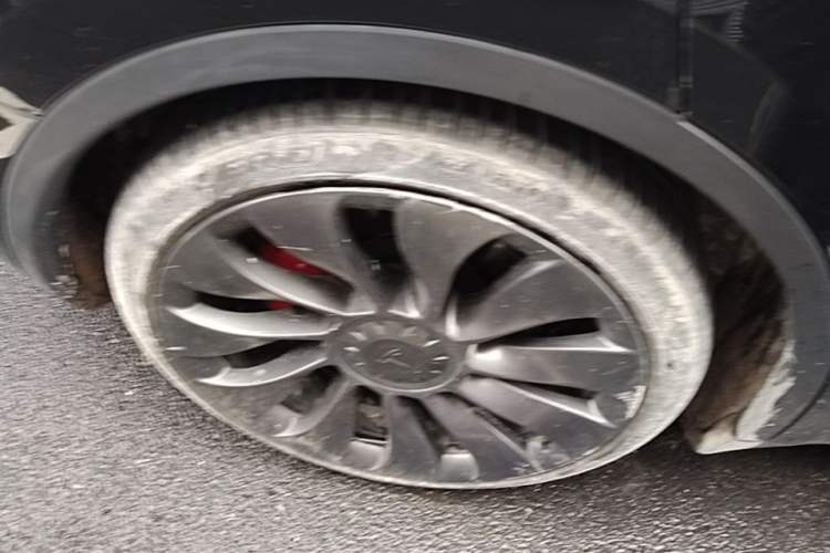 Used Tesla Model Y 2021 Performance High-Performance All-Wheel-Drive Version Right Rear Wheel Hub
