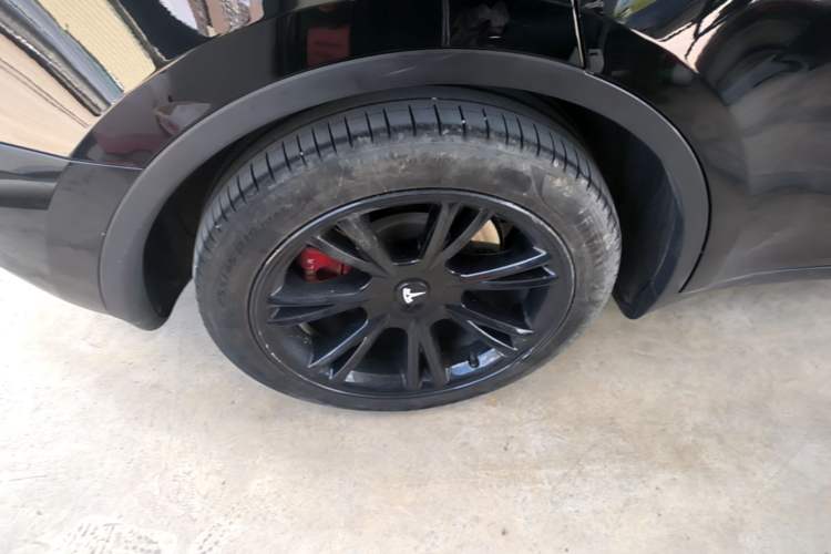 Used Tesla Model Y 2021 Long-Range All-Wheel-Drive Version Right Rear Wheel Hub