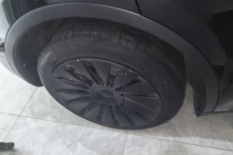 Used Tesla Model Y 2021 Long-Range All-Wheel-Drive Version Right Rear Wheel Hub
