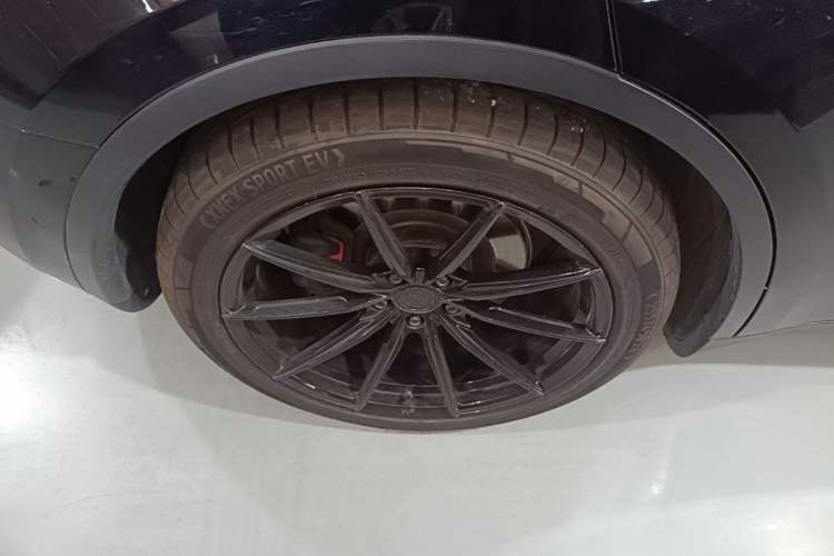 Used Tesla Model Y 2021 Standard Range Rear-Wheel Drive Version Right Rear Wheel Hub