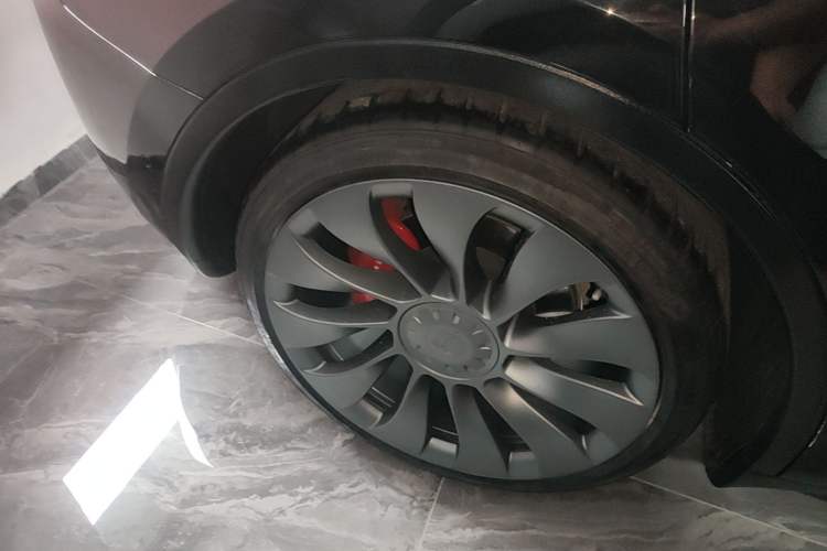 Used Tesla Model Y 2021 Performance High-Performance All-Wheel-Drive Version Right Rear Wheel Hub