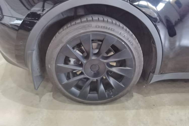 Used Tesla Model Y 2021 Standard Range Rear-Wheel Drive Version Right Rear Wheel Hub