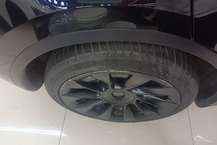 Used Tesla Model Y 2021 Revised Version 2 Long-Range All-Wheel-Drive Edition Right Rear Wheel Hub