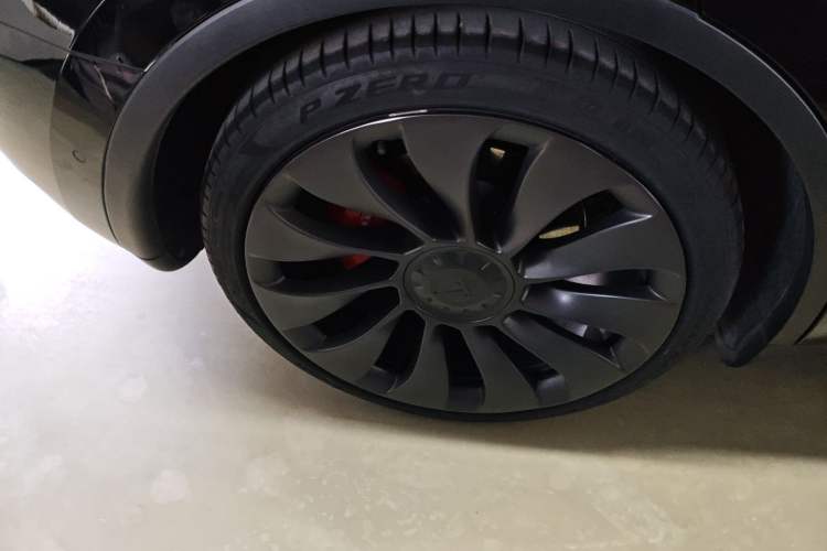 Used Tesla Model Y 2021 Performance High-Performance All-Wheel-Drive Version Right Rear Wheel Hub
