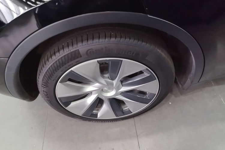 Used Tesla Model Y 2021 Long-Range All-Wheel-Drive Version Right Rear Wheel Hub