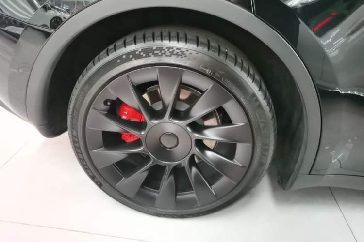 Used Tesla Model Y 2021 Standard Range Rear-Wheel Drive Version Right Rear Wheel Hub