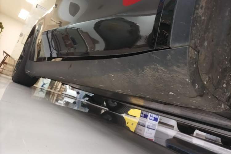 Used Tesla Model Y 2021 Long-Range All-Wheel-Drive Version Right Side Sill