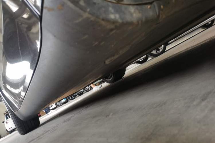 Used Tesla Model Y 2021 Standard Range Rear-Wheel Drive Version Right Side Sill