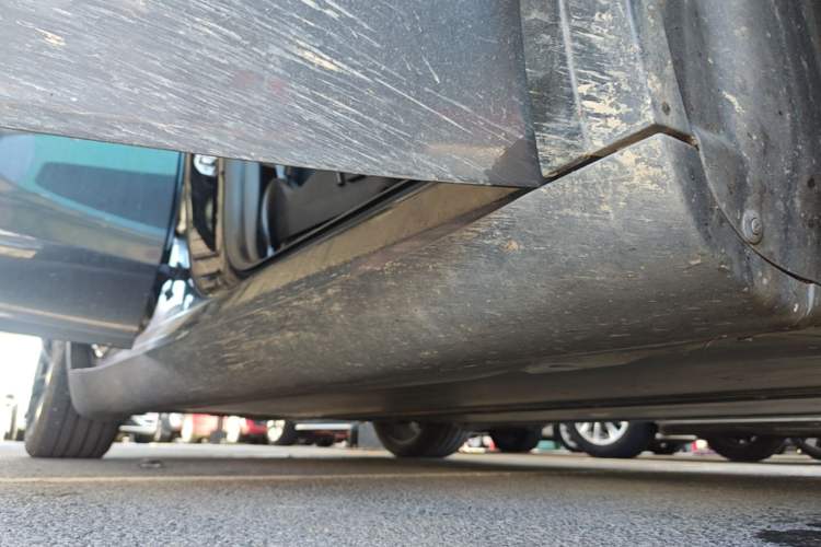 Used Tesla Model Y 2021 Standard Range Rear-Wheel Drive Version Right Side Sill