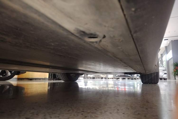 Used Tesla Model Y 2021 Long-Range All-Wheel-Drive Version Right Side Sill