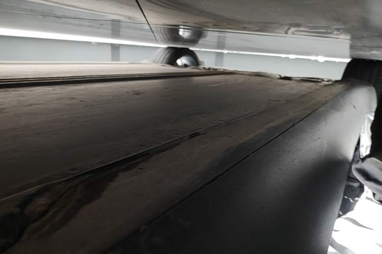 Used Tesla Model Y 2021 Standard Range Rear-Wheel Drive Version Right Side Sill