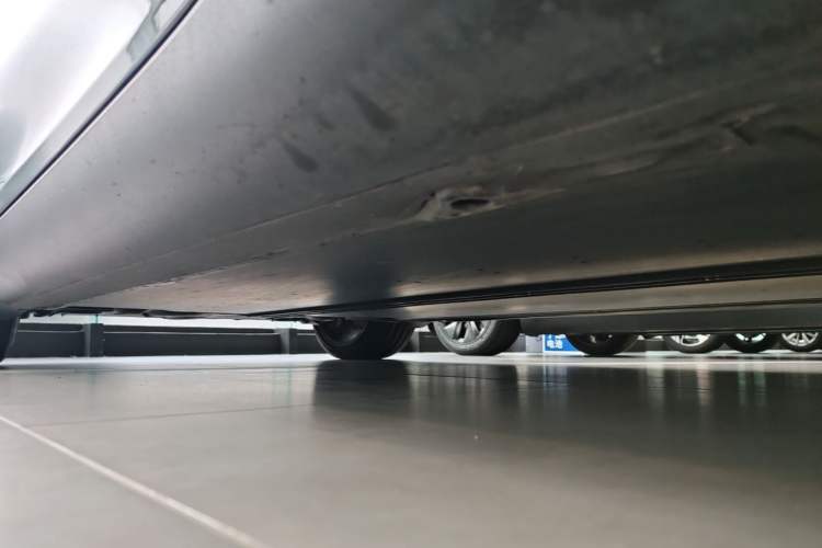 Used Tesla Model Y 2021 Revised Version 2 Long-Range All-Wheel-Drive Edition Right Side Sill