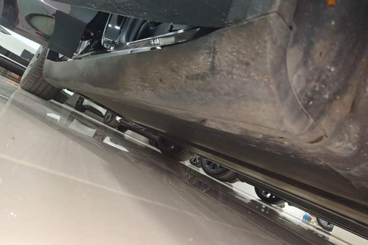 Used Tesla Model Y 2021 Standard Range Rear-Wheel Drive Version Right Side Sill
