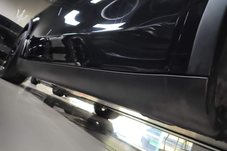 Used Tesla Model Y 2021 Standard Range Rear-Wheel Drive Version Right Side Sill