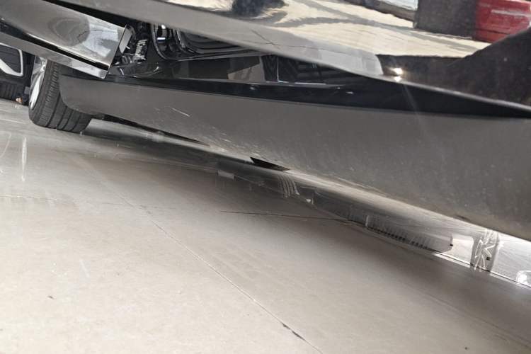 Used Tesla Model Y 2021 Standard Range Rear-Wheel Drive Version Right Side Sill