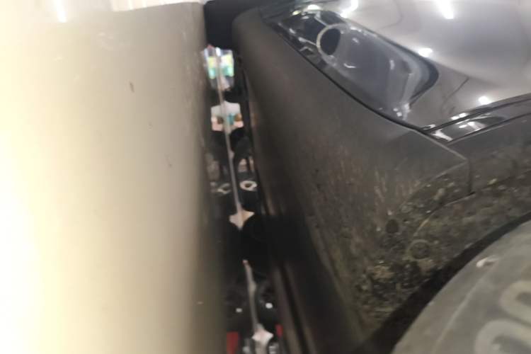 Used Tesla Model Y 2021 Standard Range Rear-Wheel Drive Version Right Side Sill