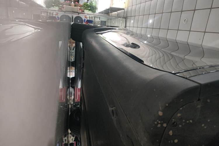 Used Tesla Model Y 2021 Standard Range Rear-Wheel Drive Version Right Side Sill