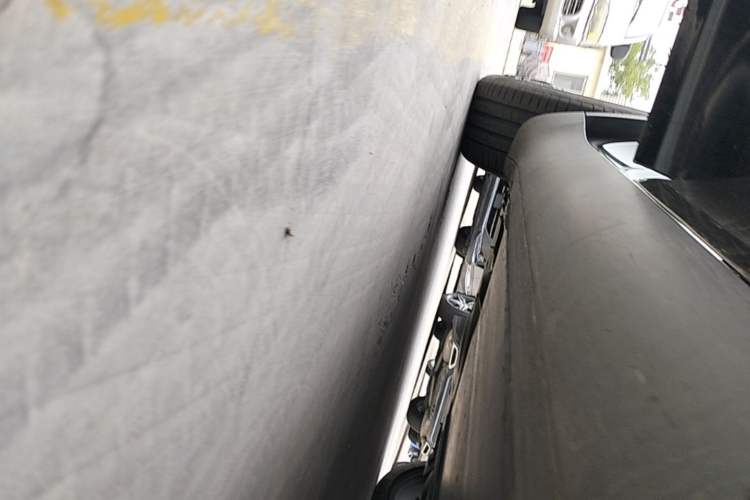 Used Tesla Model Y 2021 Standard Range Rear-Wheel Drive Version Right Side Sill