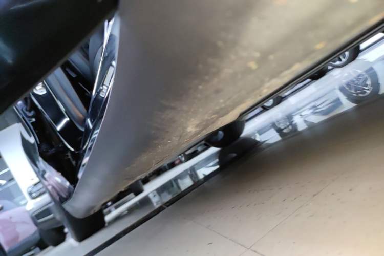 Used Tesla Model Y 2021 Standard Range Rear-Wheel Drive Version Right Side Sill