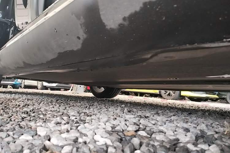 Used Tesla Model Y 2021 Standard Range Rear-Wheel Drive Version Right Side Sill