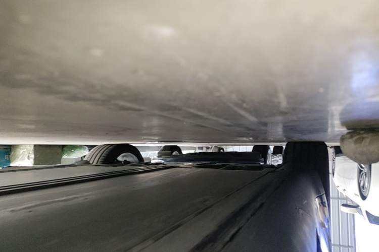 Used Tesla Model Y 2021 Standard Range Rear-Wheel Drive Version Right Side Sill