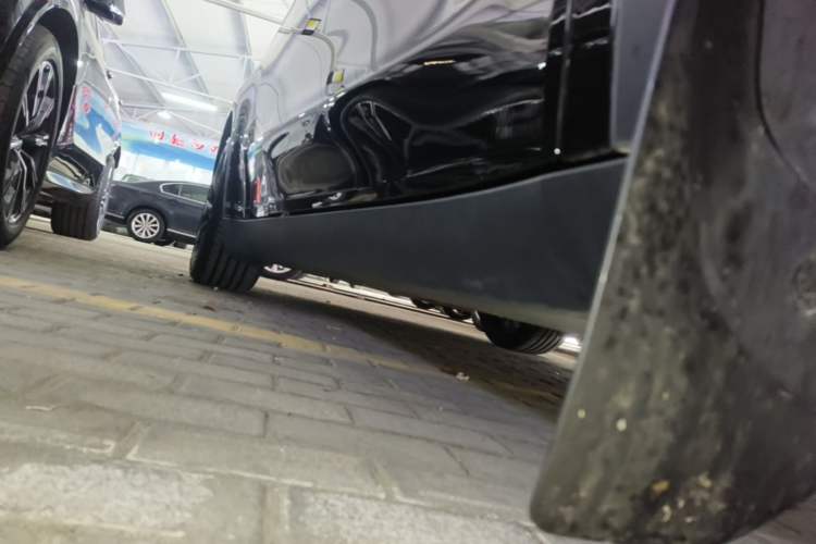 Used Tesla Model Y 2021 Standard Range Rear-Wheel Drive Version Right Side Sill
