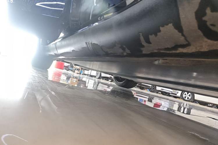 Used Tesla Model Y 2021 Standard Range Rear-Wheel Drive Version Right Side Sill