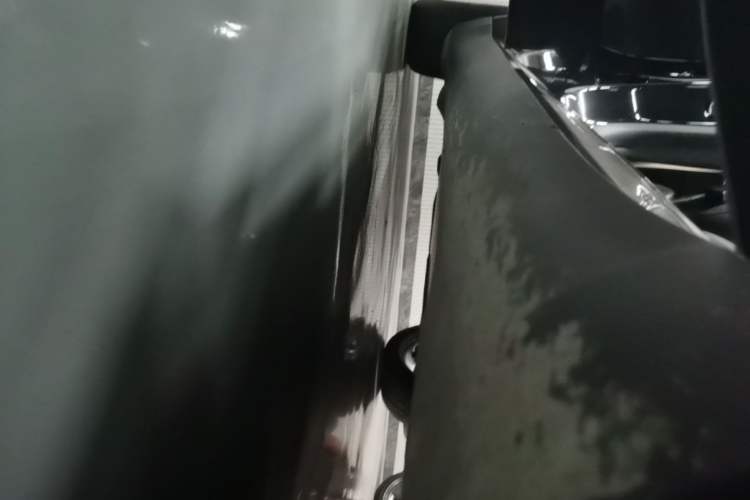 Used Tesla Model Y 2021 Long-Range All-Wheel-Drive Version Right Side Sill