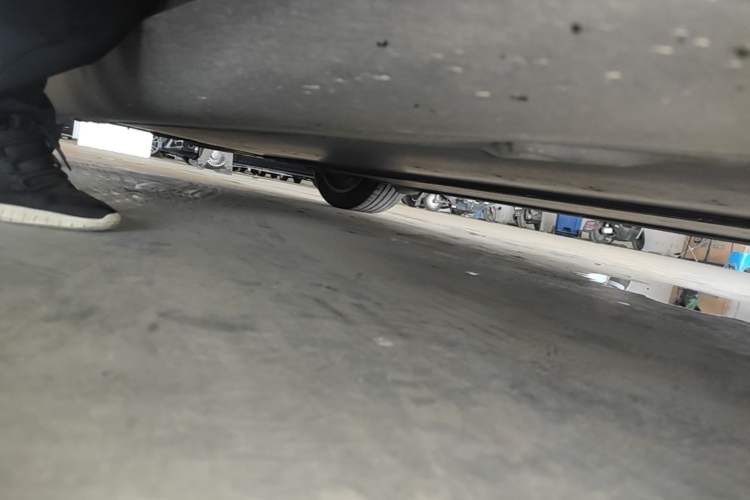Used Tesla Model Y 2021 Standard Range Rear-Wheel Drive Version Right Side Sill