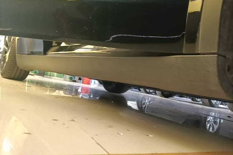 Used Tesla Model Y 2021 Standard Range Rear-Wheel Drive Version Right Side Sill