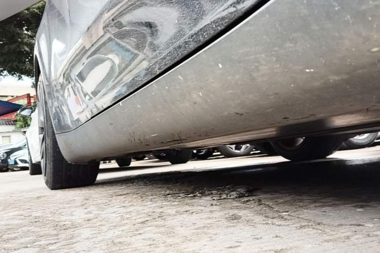 Used Tesla Model Y 2021 Standard Range Rear-Wheel Drive Version Right Side Sill
