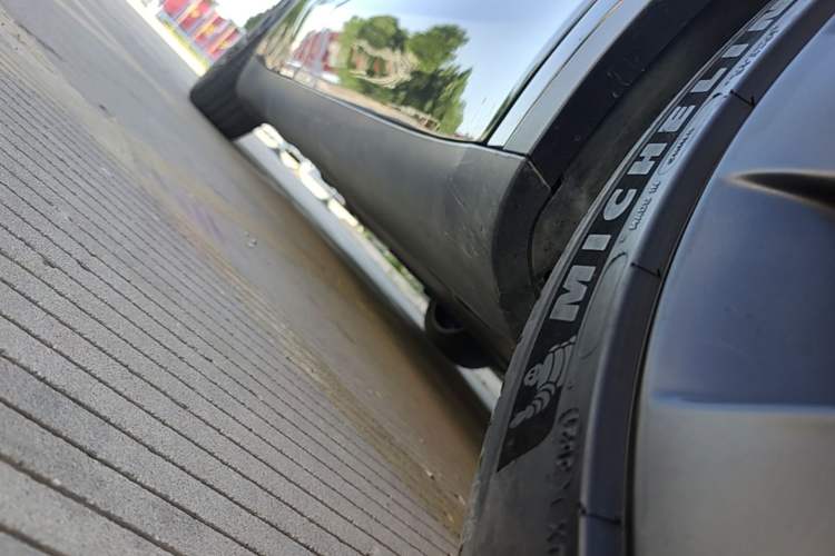 Used Tesla Model Y 2021 Standard Range Rear-Wheel Drive Version Right Side Sill