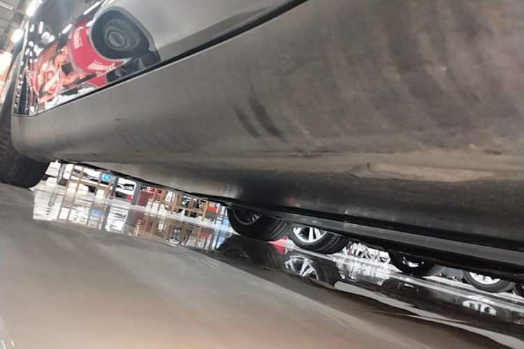 Used Tesla Model Y 2021 Long-Range All-Wheel-Drive Version Right Side Sill