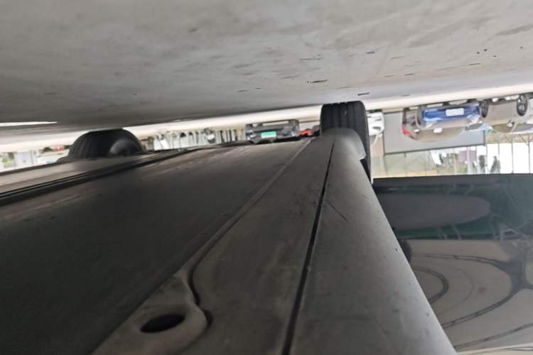 Used Tesla Model Y 2021 Standard Range Rear-Wheel Drive Version Right Side Sill
